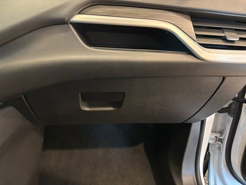 Used 2024 GMC Terrain SLT image 30