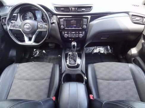 Used 2022 Nissan Rogue Sport SV w/ Technology Package image 7
