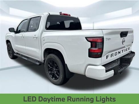 Used 2023 Nissan Frontier SV w/ Midnight Edition Package RWD image 9