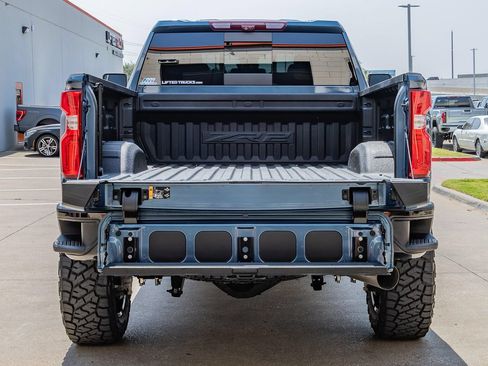 Used 2024 Chevrolet Silverado 2500 ZR2 w/ Technology Package AWD/4WD image 3