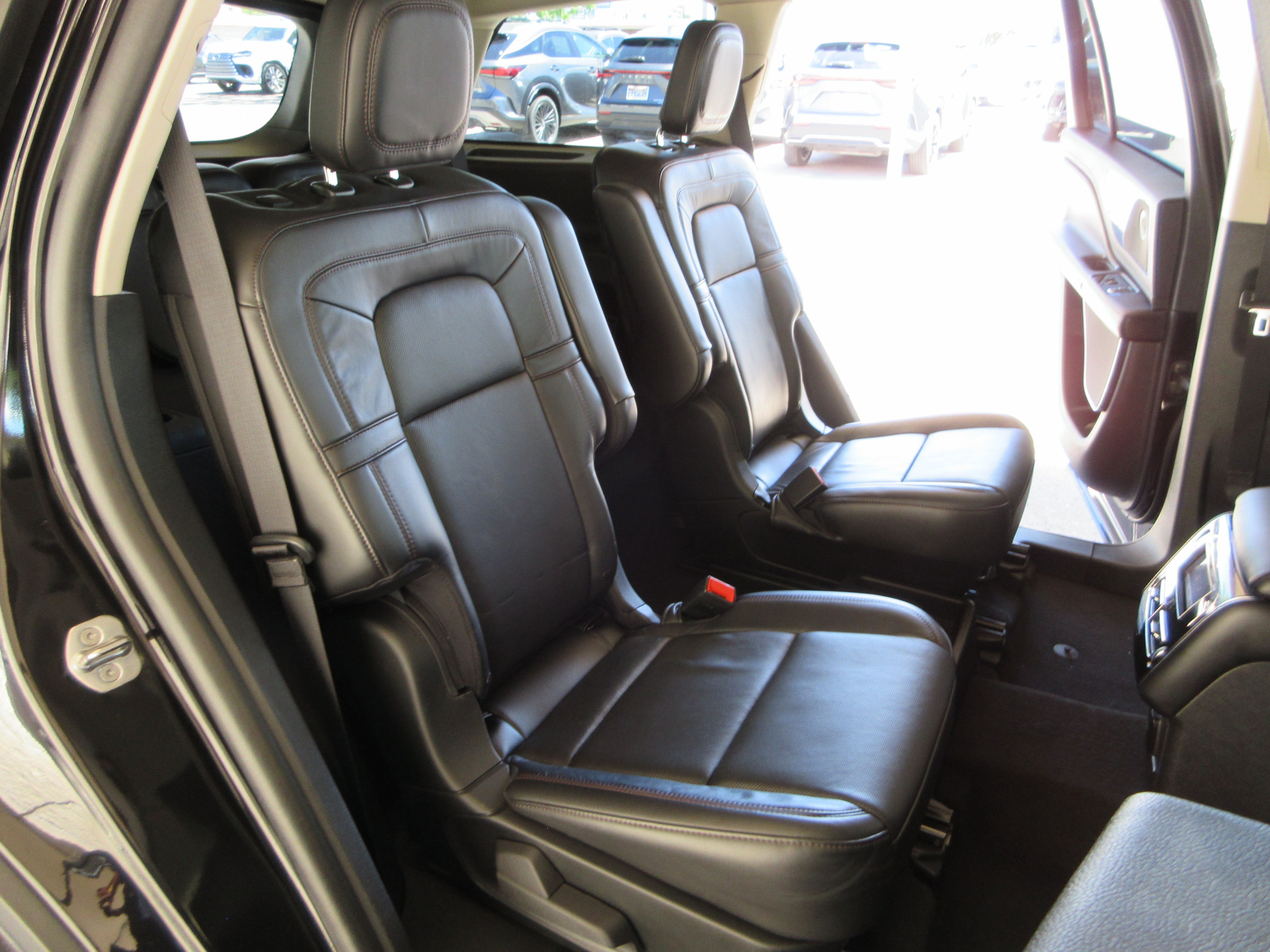 Used 2024 Lincoln Aviator Reserve AWD/4WD image 23