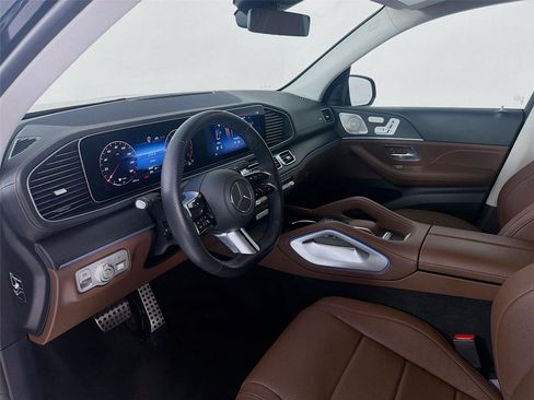 Used 2024 Mercedes-Benz GLS 450 4MATIC image 4