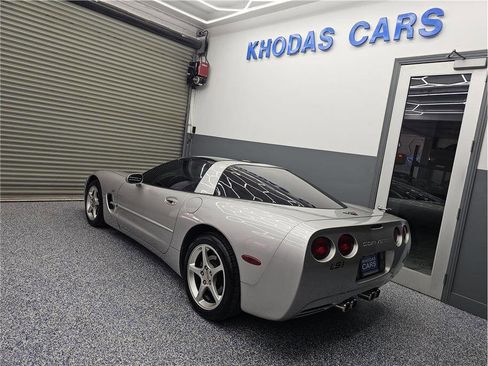 Used 2004 Chevrolet Corvette Base 2dr Coupe w/ Preferred Equipment Group image 3