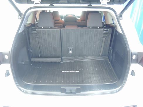 Used 2022 Toyota Highlander LE image 29