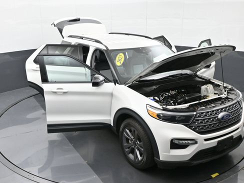 Used 2023 Ford Explorer XLT w/ Equipment Group 202A AWD/4WD image 46