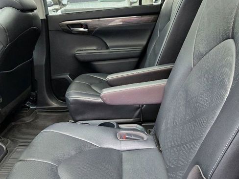 Used 2023 Toyota Highlander Platinum image 51