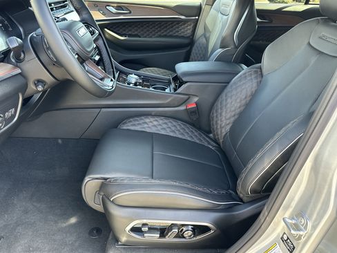 New 2025 Jeep Grand Cherokee Summit w/ Adv Protech Group IV image 10