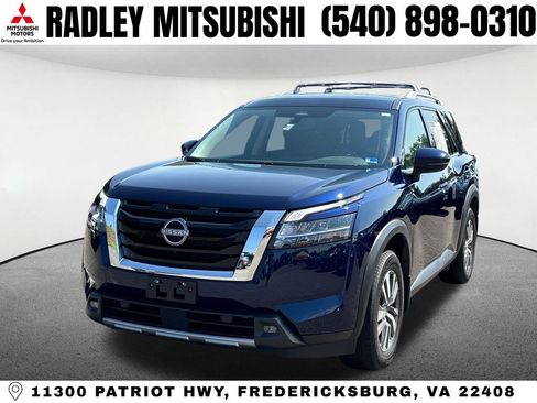 Used 2023 Nissan Pathfinder SL AWD/4WD image 1