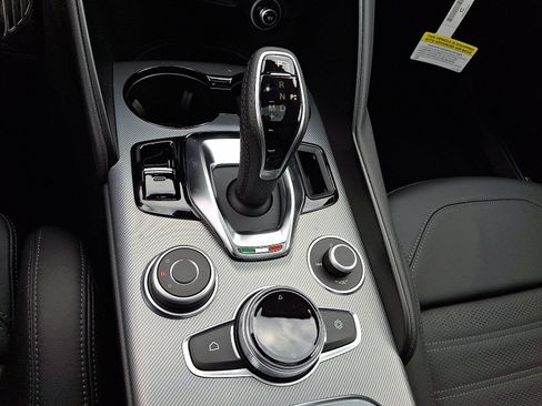 New 2025 Alfa Romeo Giulia AWD image 11