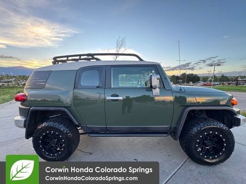 Used 2014 Toyota FJ Cruiser 4WD w/ Upgrade Package image 11