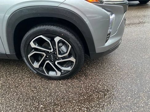 Used 2024 Chevrolet Trax RS w/ Sunroof Package FWD image 26