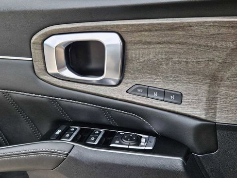 Used 2023 Kia Sorento SX Prestige image 23