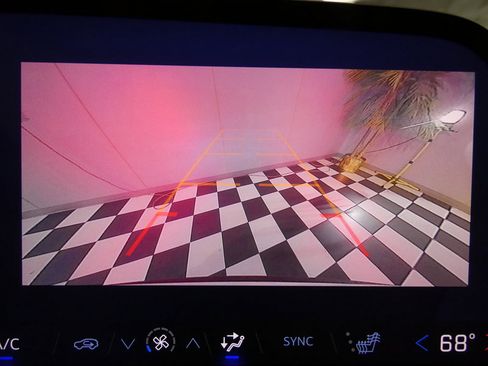 Used 2025 Chevrolet Traverse LT image 13