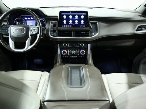 Used 2021 GMC Yukon XL SLT w/ SLT Luxury Plus Package image 4