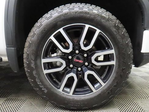 Used 2025 GMC Sierra 1500 AT4 w/ AT4 Premium Package AWD/4WD image 13