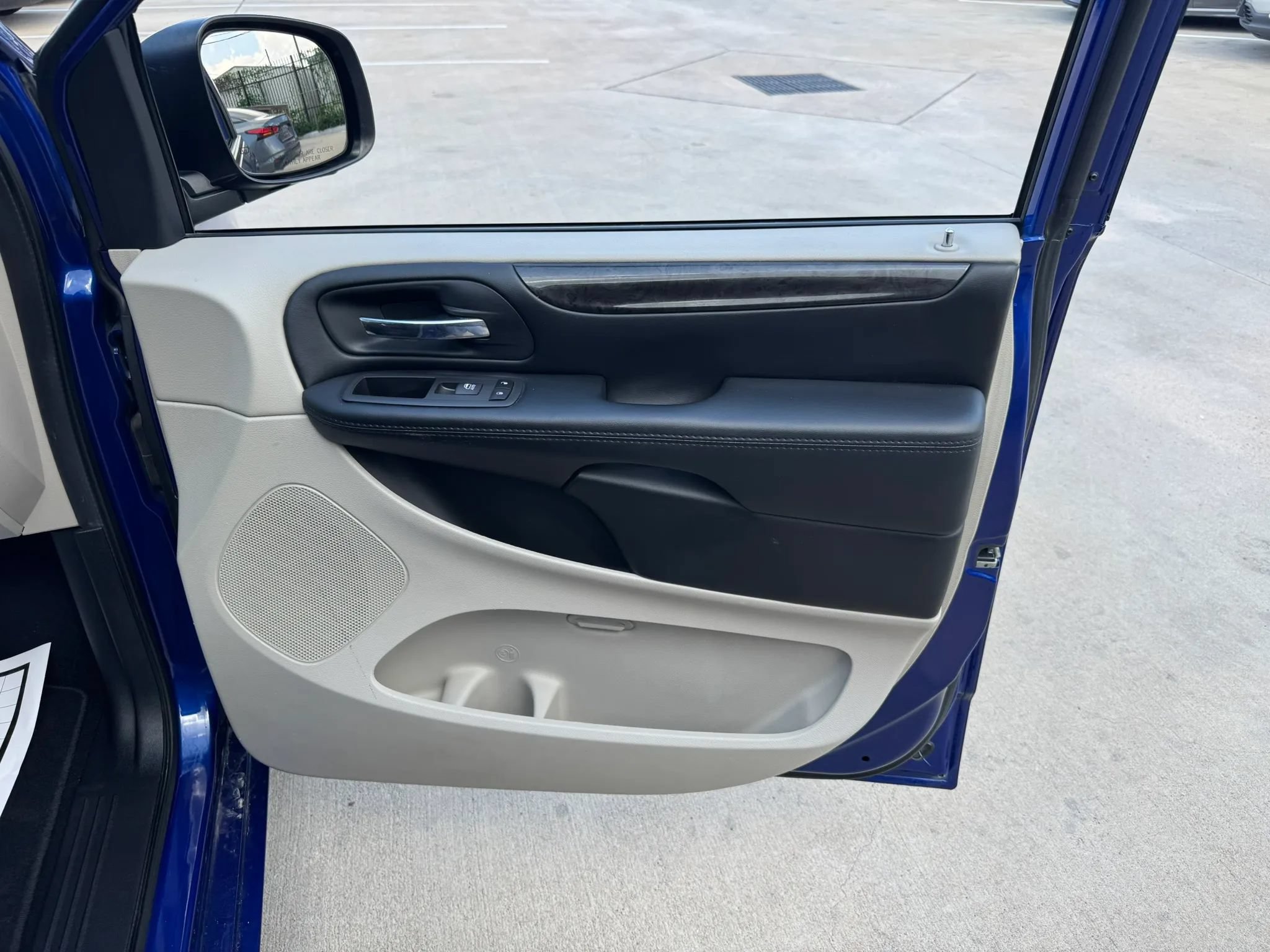 Used 2019 Dodge Grand Caravan SE w/ UConnect Hands-Free Group FWD image 35
