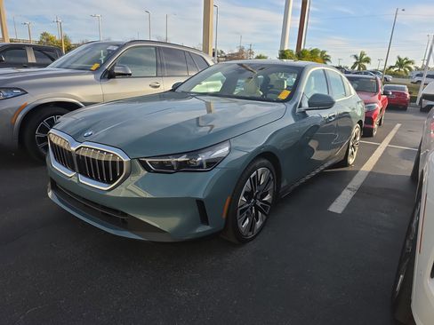 Used 2025 BMW 530i image 1