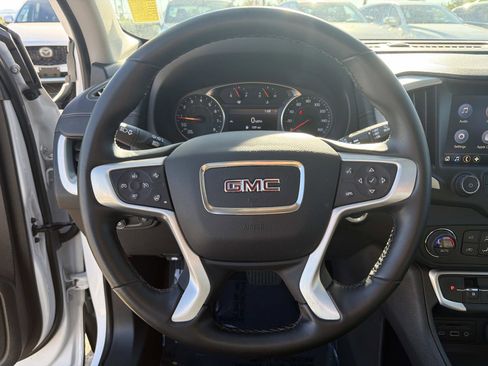 Used 2024 GMC Terrain SLT image 8