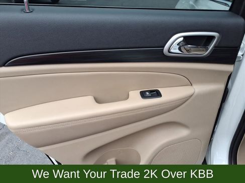 Used 2022 Jeep Grand Cherokee Laredo E image 14