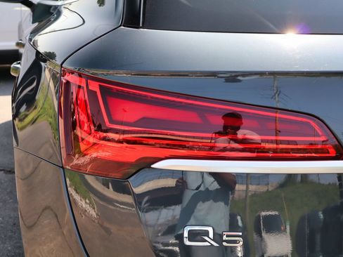 Used 2021 Audi Q5 2.0T Premium Plus w/ Premium Plus Package AWD/4WD image 12