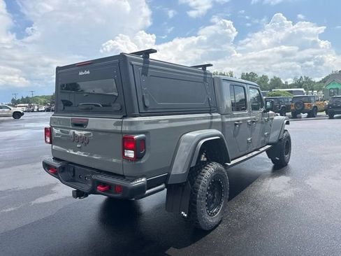 Used 2023 Jeep Gladiator Rubicon w/ Cold Weather Group AWD/4WD image 4