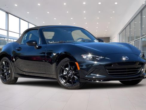 Used 2021 MAZDA MX-5 Miata Club w/ Appearance Package RWD image 10