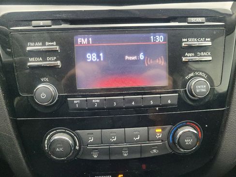 Used 2016 Nissan Rogue S w/ S Family Package image 25