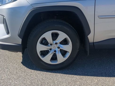 Used 2020 Toyota RAV4 LE image 19