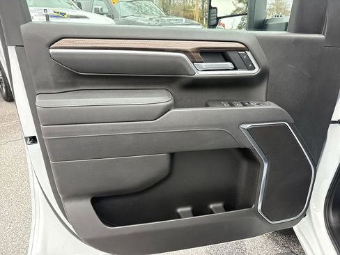 Used 2025 Chevrolet Silverado 2500 LT w/ Convenience Package image 25