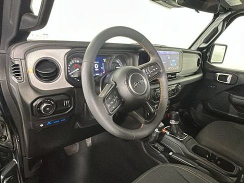 Used 2024 Jeep Wrangler Unlimited w/ Convenience Group AWD/4WD image 13