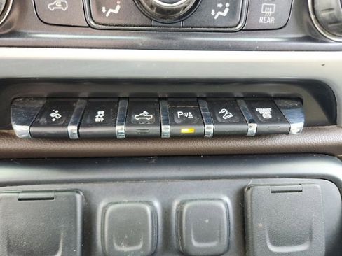 Used 2016 GMC Sierra 2500 SLT w/ Duramax Plus Package image 26