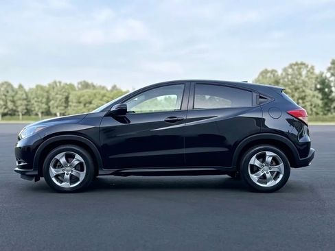 Used 2017 Honda HR-V EX image 6