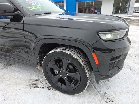 Used 2023 Jeep Grand Cherokee Altitude image 24