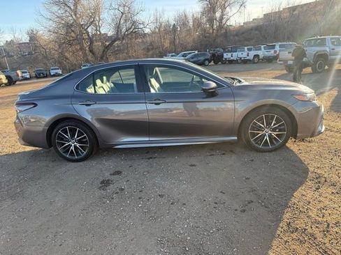 Used 2021 Toyota Camry SE image 6