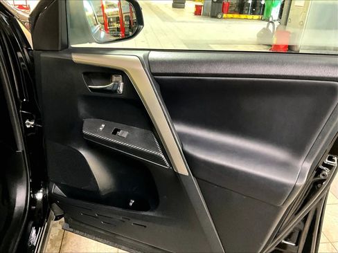 Used 2014 Toyota RAV4 Limited w/ Technology Package image 12