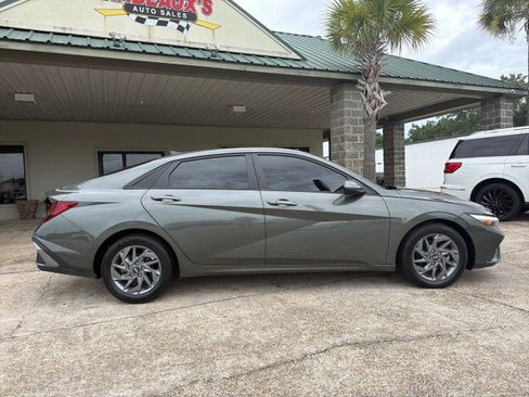 Used 2024 Hyundai Elantra SEL FWD image 2