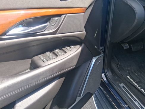 Used 2020 Cadillac Escalade ESV Luxury RWD image 10