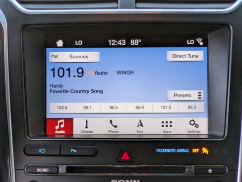 Used 2018 Ford Explorer Limited image 20