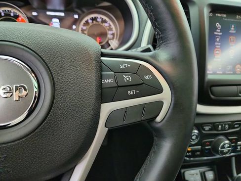 Used 2016 Jeep Cherokee Trailhawk w/ Comfort/Convenience Group AWD/4WD image 25