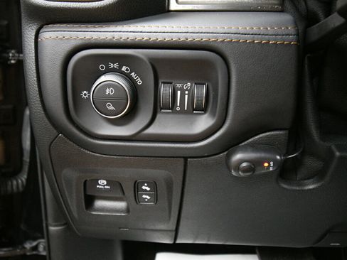 Used 2022 RAM 1500 Limited image 12