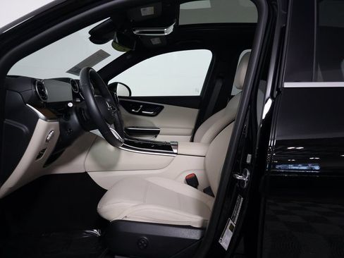 Used 2024 Mercedes-Benz GLC 300 4MATIC image 10