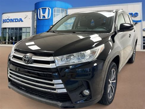Used 2019 Toyota Highlander XLE image 1