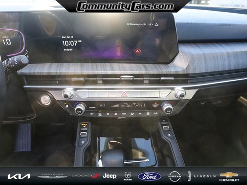 Used 2024 Kia Telluride EX image 16