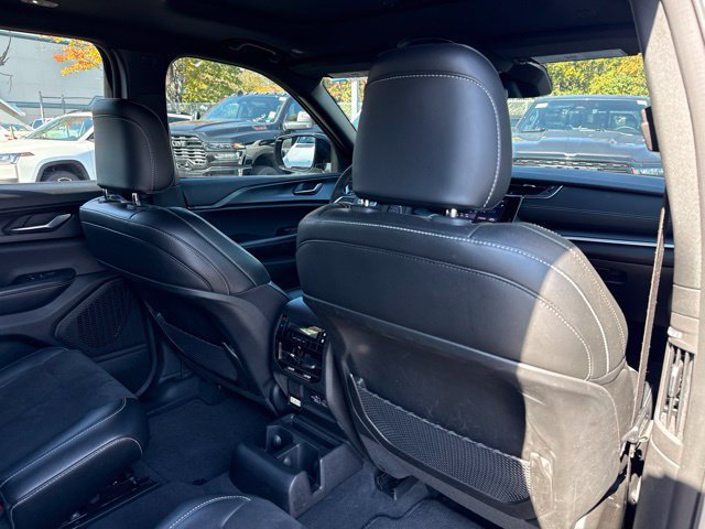 Used 2024 Jeep Grand Cherokee L Laredo AWD/4WD image 26