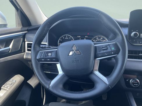 Used 2023 Mitsubishi Outlander SE AWD/4WD image 26