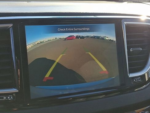 Certified 2024 Chrysler Pacifica Touring-L image 18