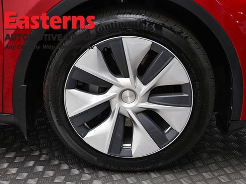 Used 2022 Tesla Model Y Long Range image 25