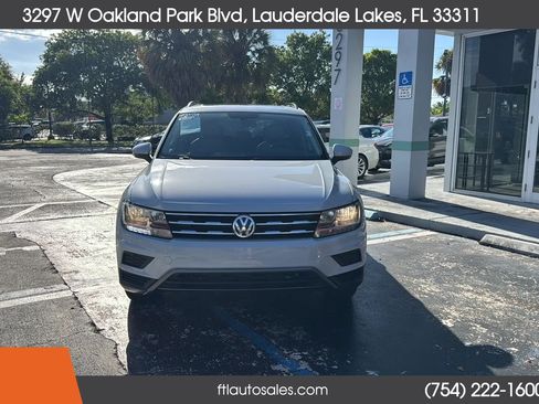 Used 2018 Volkswagen Tiguan SE w/ Panoramic Sunroof Package FWD image 5