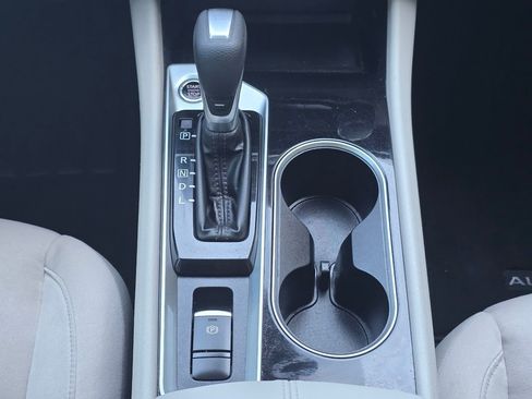 Used 2024 Nissan Altima 2.5 SV image 14