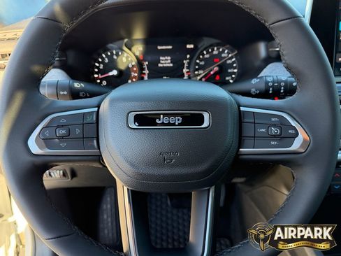 New 2026 Jeep Compass Latitude image 24